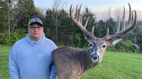 Big Buck Profile Giant Hill Country Kentucky Typical