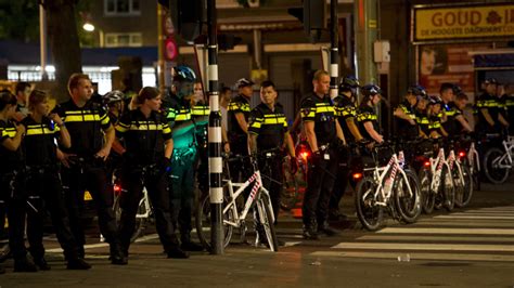 Met een nieuwe lockdown in de lucht hebben … Opnieuw rellen Schilderswijk, 34 arrestaties | NOS
