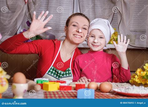 Mother And Daughter Having Fun In Kitchen Stock Image Image Of Happy Enjoyment 88470693