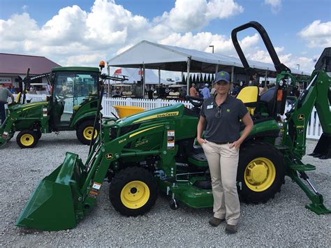 John Deere Redesigns 2025r Compact Utility Tractor Agdaily