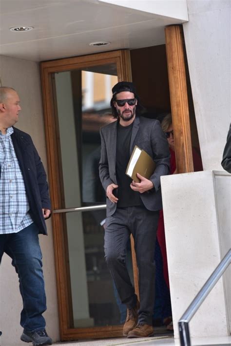 Keanu Reeves Deixa Hotel Em Sp Para Reunião Com João Dória