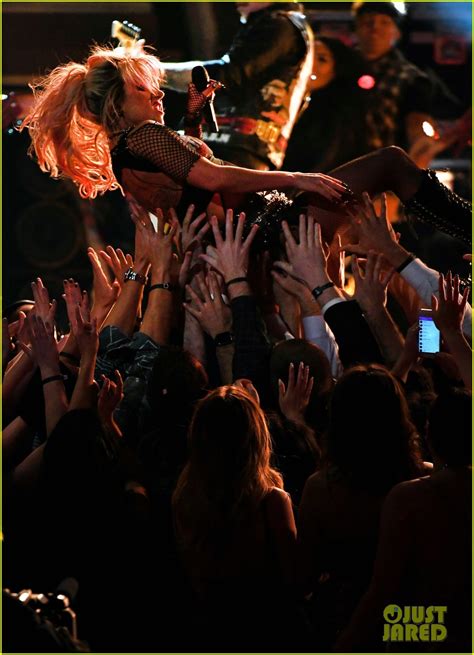 Lady Gaga Crowd Surfs During Grammys 2017 Performance With Metallica Video Photo 3858567