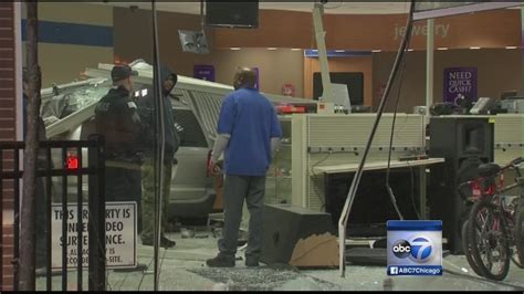 Van Crashes Through Front Doors Of South Side Ez Pawn In Smash And Grab Robbery Abc7 Chicago