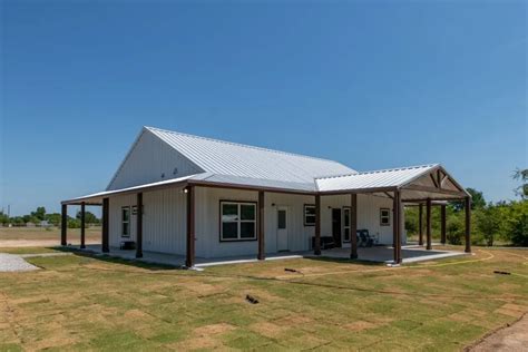 6 White Barndominiums That Will Take Your Breath Away