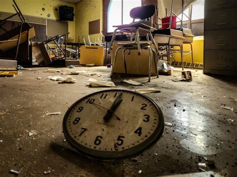 Haunting Photos Show Inside Abandoned Elementary School In Flint Michigan