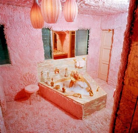 Jayne Mansfield Takes A Bubble Bath In Her All Pink Bathroom Known As The Pink Palace~1960♥