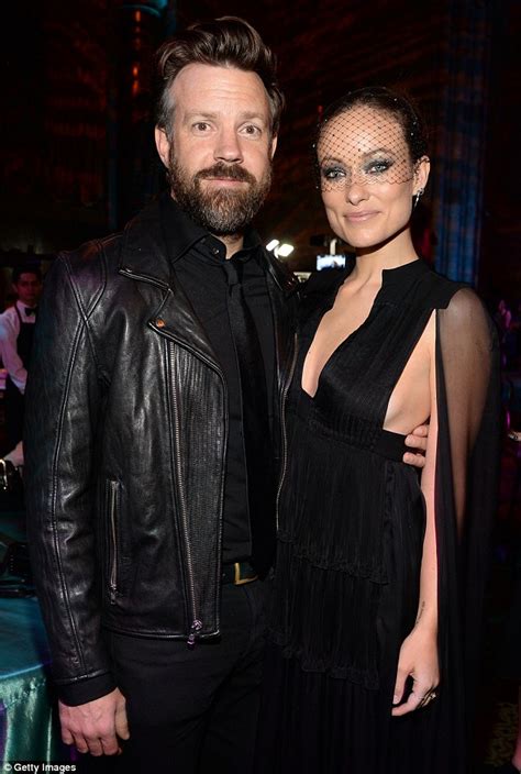 Olivia Wilde Kisses Jason Sudeikis At Vinyls Nyc Premiere Daily Mail Online