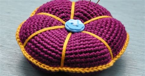 makey vicky: crocheted pin cushion