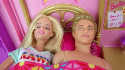 Barbie And Ken Morning Routine Bedroom After Wedding Doll House Parc Jouets Enfants Poupée