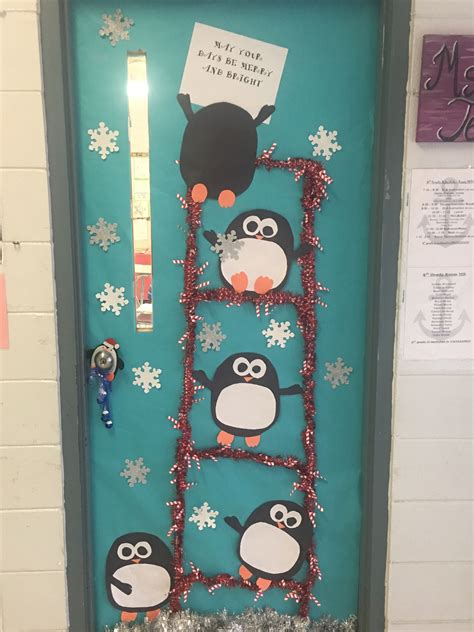 Penguin Christmas Classroom Door "Que tus días sean felices y