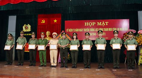 May 25, 2021 · từ ngày 25/5, khách đến cơ quan công sở liên hệ công tác, làm việc phải khai báo y tế. Họp mặt 75 năm ngày truyền thống lực lượng Tham mưu Công ...