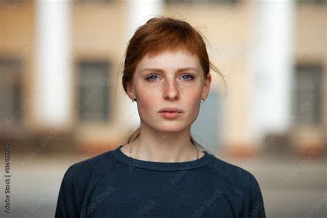 Young Redhead Caucasian Woman Serious Face Outdoor Portrait Stock Foto