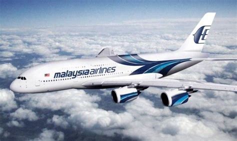 For economy class, baggage weighing over 50 lb/23 kg and up to 70 lb/32 kg, passengers will be charged $25 per piece for the first 2 pieces. Malaysia Airlines booking Number: 1-877-294-2845 provide ...