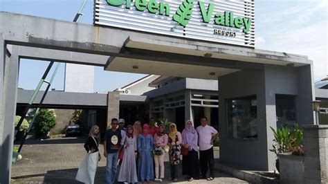 Cari ulasan wisatawan, foto asli, dan harga untuk hotel di purwokerto, indonesia. Area Kolam Renang water boom - Picture of Green Valley ...