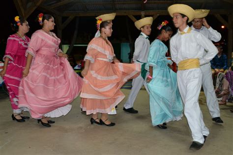 puerto rican people dancing