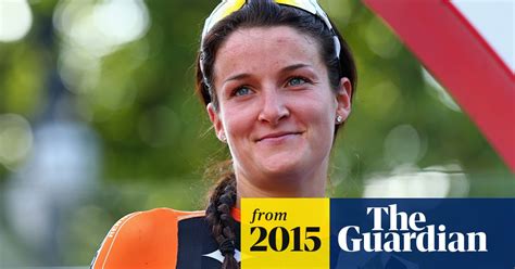 Lizzie Armitstead Storms Into Lead At Womens Tour Of Qatar Cycling The Guardian