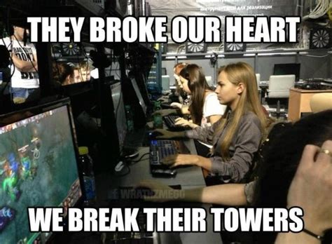 Girls Gaming Funlexia Funny Pictures