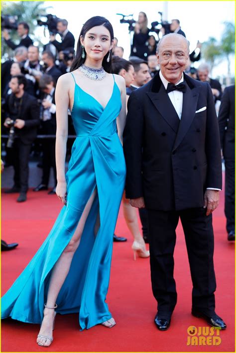 + body measurements & other facts. Sara Sampaio & Boyfriend Oliver Ripley Couple Up in Cannes ...