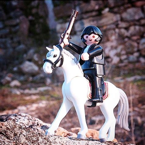 El naturalismo de sus tramas y el hecho de contar con un protagonista gitano la convirtieron en el policíaco más innovador de su tiempo. Curro Jiménez, el servidor de la justicia #CurroJiménez # ...