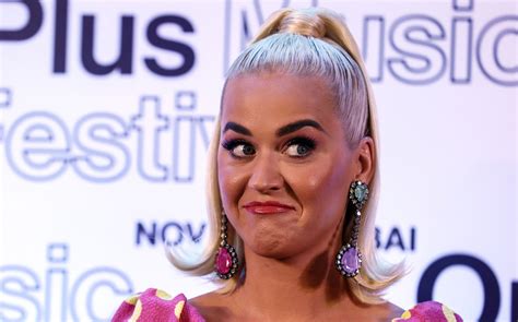 Katy Perry Doet Gerucht Over ‘peettante Jennifer Aniston Af Als Onzin