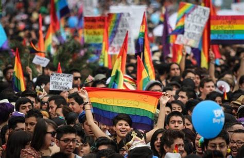 Please respond with spanish script♪~ ᕕ(ᐛ)ᕗ. Por qué se celebra en junio el Mes del Orgullo LGBTTTIQ ...