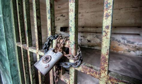 Arsitektur bangunan ini mirip dengan arsitektur khas minangkabau. Kalau Anda Nak Tahu, Ini 7 Tempat Menarik Paling Berhantu ...