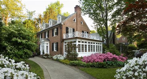 Discover The Enchanting Appeal Of A Modern Colonial Front Porch