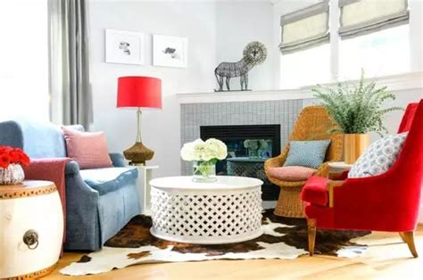23 Use Different Colored Armchairs For A Relaxed Air In The Living