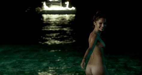 Lola Le Lann Desnuda En One Wild Moment