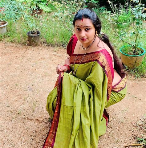 Yedu Chepala Katha Movie Actress Anupama Swathi Looking Hot And Sexy In Saree బాబోయ్ ఆ మడతలతో
