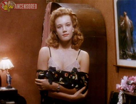 Emily Lloyd Nue Dans Chicago Joe And The Showgirl
