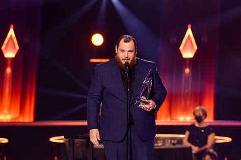Luke Combs Snags His First Cma Album Of The Year Award