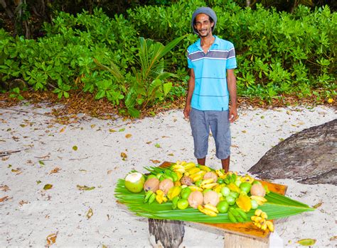 ⛵ de beste båter i seychellene kan leies med eller uten kaptein. Photos from SEYCHELLES by photographer Svein-Magne Tunli ...