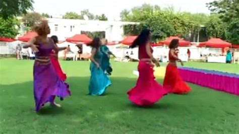 American Embassy Celebrates Diwali Women Dance On Bollywood Songs Us एंबेसी में दिवाली की धूम