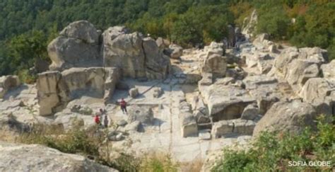 Bulgarian Archaeologists Unearth ‘vampire Grave Unexplained Phenomena Vampires And Werewolves