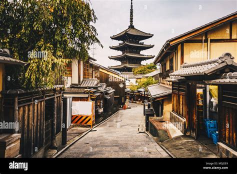 Kyoto Old City Streets In Higashiyama District Of Kyoto Japan Yasaka