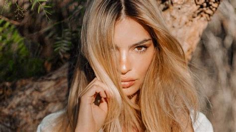 Emily Ratajkowski Became A Sexy Blonde Photos And Video Thefappening