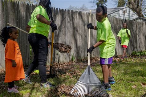 City Wide Cleanup Brings Out Hundreds Of Volunteers To Clean Up Flint