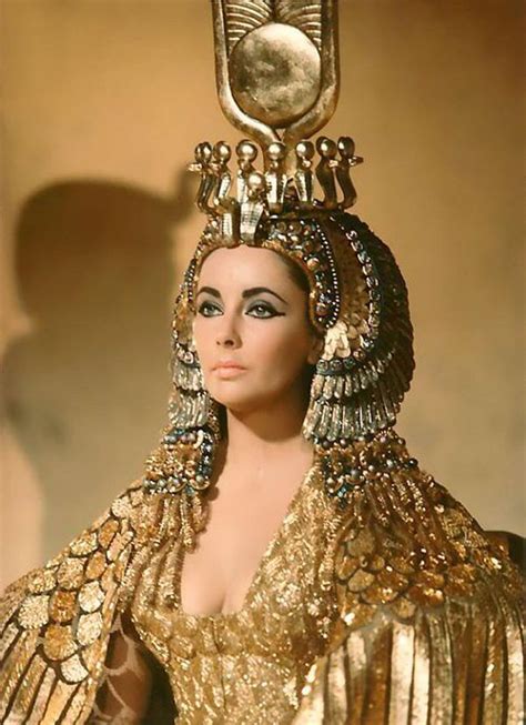 Elizabeth Taylors Cleopatra Cape Sold For 59375 Extravaganzi