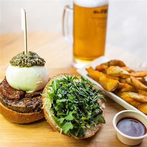 Elige entre alguna de nuestras especialidades, pizza, pasta, sushi, ensaladas, hamburguesas, bocadillos, etc. Redpizza Sepúlveda - Comida a domicilio los 365 días.