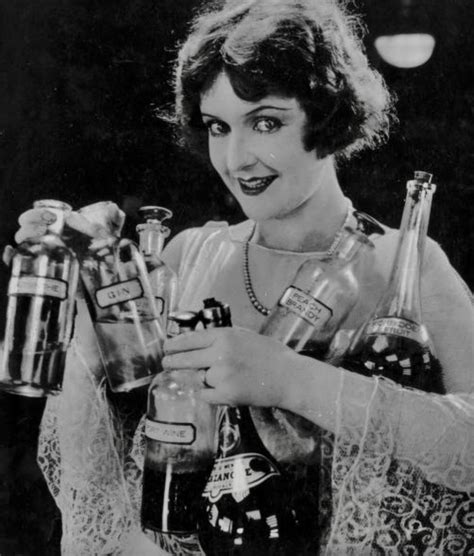 Vintage Bar Vintage Ladies Woman Smile Prosecco Booze Blackwork
