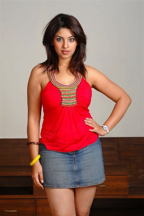 Richa Gangopadhyay Nice Thigh In Jeans Mini Skirt At Mirchi Movie Promotion Cinehub