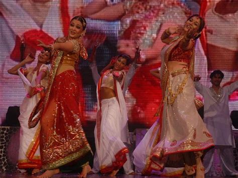 Aishwarya Rai With Madhuri Dixit Devdas Movie Dance Still Dancing