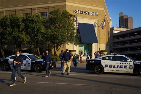 1 Person Shot At Galleria Dallas Mall Police Say Shooter Is At Large