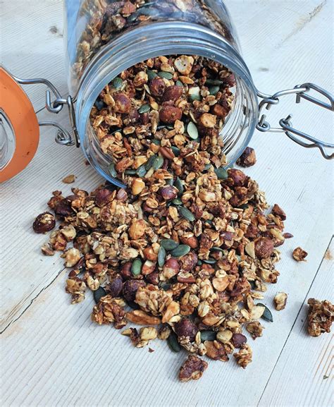 These small but mighty mixes will fuel your entire day. Delicious Granola recipe - Chic at any age