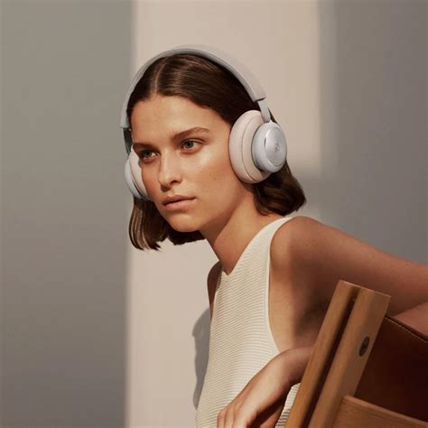 Beoplay H4 Wireless Over Ear Headphones Bando Headphones Music