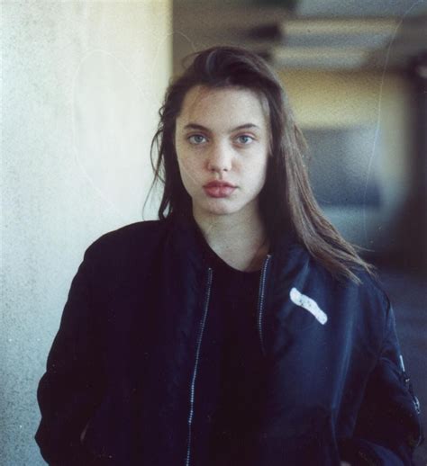 Young Angelina Jolie In High School Age 14 15 Angelina Jolie Young