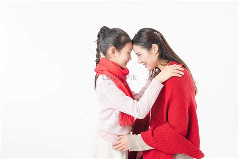 Close Mother And Daughter Picture And Hd Photos Free Download On Lovepik