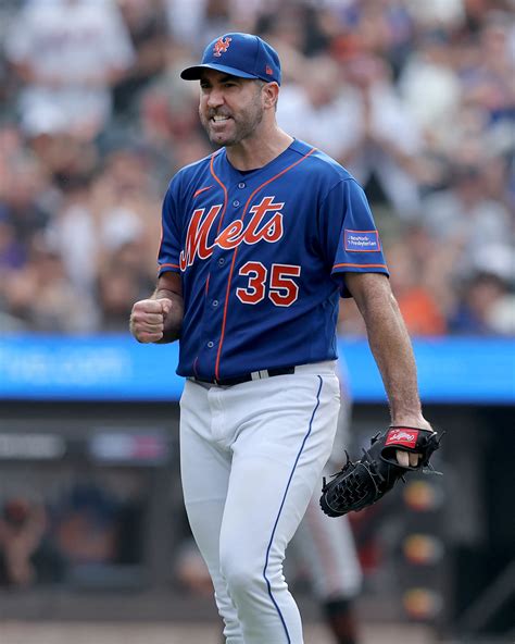 Verlander Pitches Well Mets Hit Hrs In Win Over Giants Reuters
