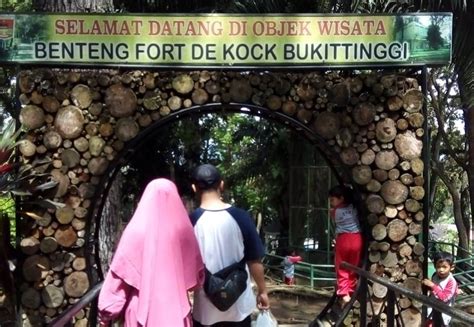 Contoh tiket masuk kebun binatang bukittinggi. 17 Objek Wisata Bukittinggi yang Wajib Dikunjungi - Maota